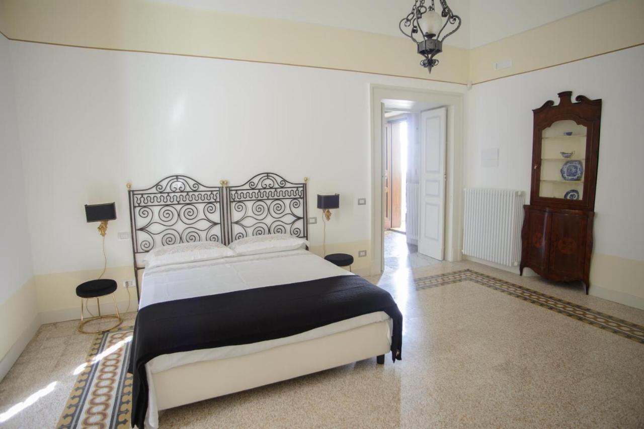 Bed and Breakfast Palazzo Introna Мола-ді-Барі Екстер'єр фото